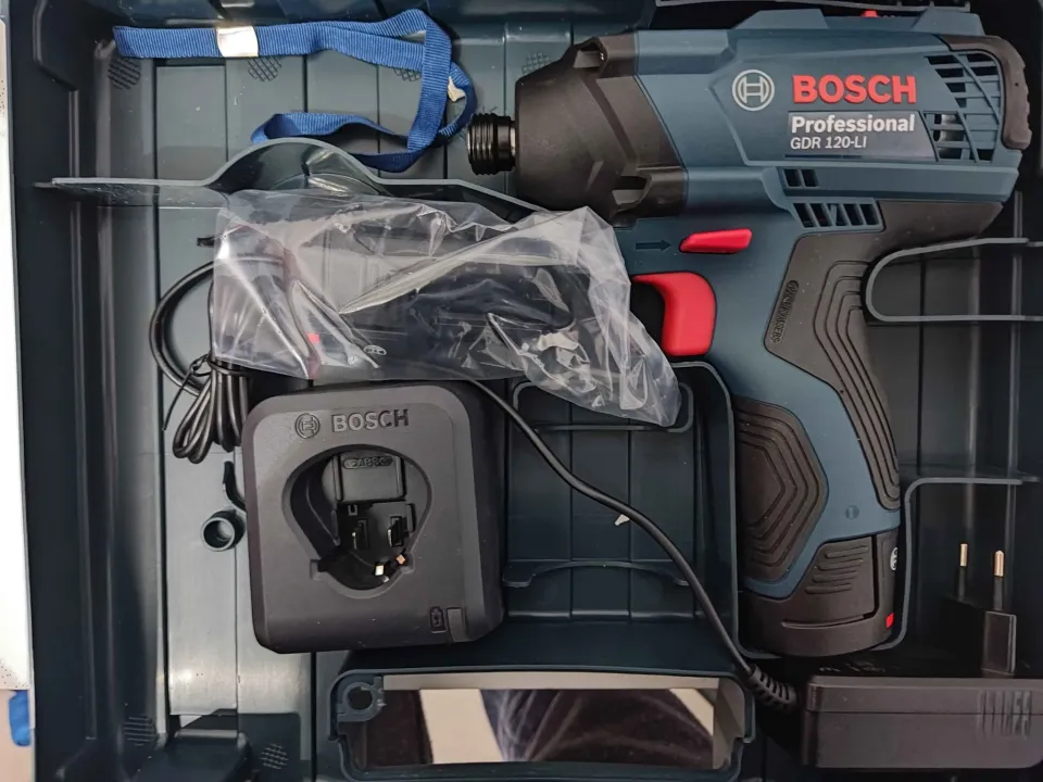 Thiết Kế Nhỏ Gọn, Đa Nhiệm Hiệu Quả: Bosch GDR 120 LI Cho Người Sáng Tạo