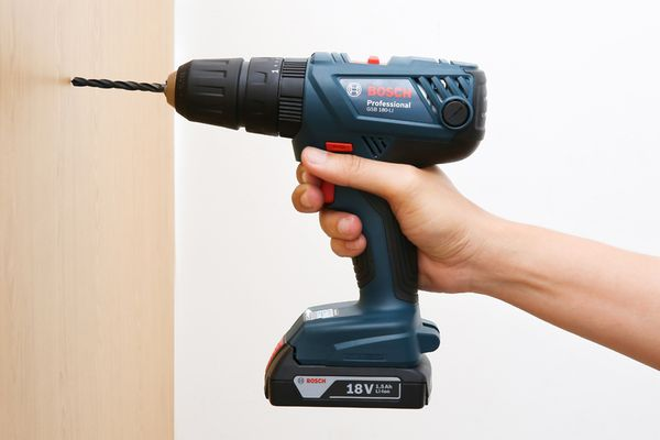 Thiết kế thông minh, hiệu suất tối ưu: Máy khoan búa, vặn vít Bosch GSB 180 LI