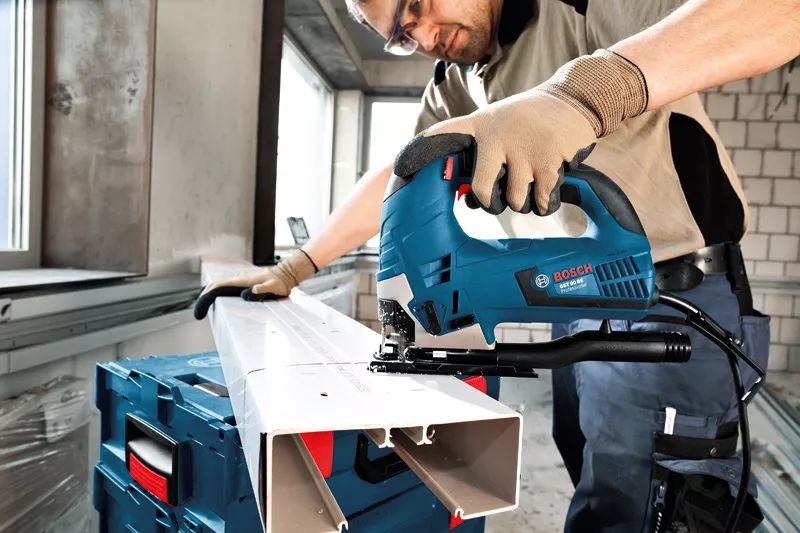Biến Đường Cong Thành Kiệt Tác: Máy Cưa Lọng Bosch GST 90 BE – Sức Mạnh Chuyên Nghiệp Trong Tay Bạn!