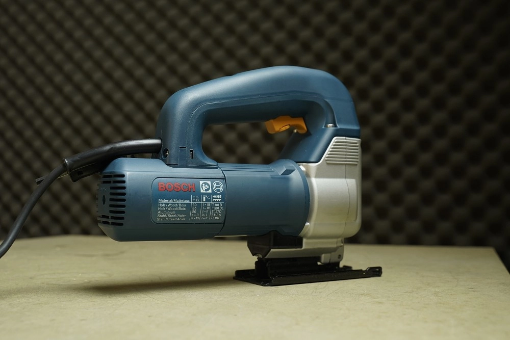 Cắt Lọng Chuyên Nghiệp: Nâng Tầm Công Việc Với Máy Cưa Lọng Bosch GST 80 PBE – Chính Xác Đến Từng Milimet!