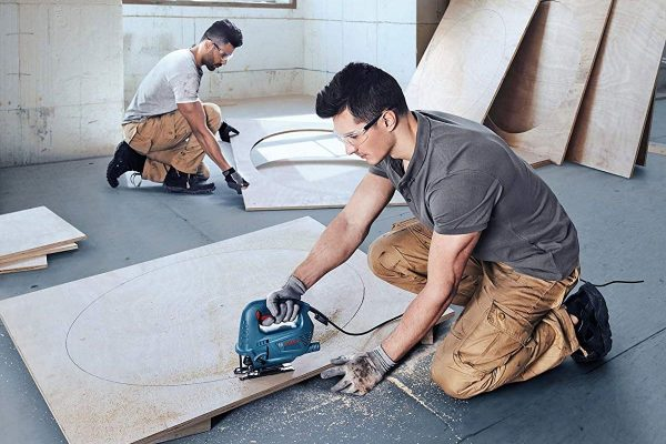 Chinh Phục Mọi Đường Cắt: Máy Cưa Lọng Bosch GST 700 – Sức Mạnh và Độ Chính Xác Vượt Trội!