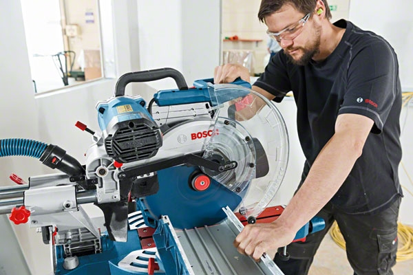 Đỉnh Cao Công Nghệ Cắt Nhôm: Máy Cắt Nhôm Bosch GCM 12 SDE – Chính Xác Tuyệt Đối Cho Mọi Công Trình!