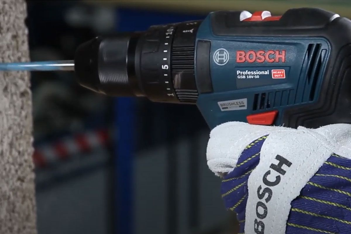 Đừng Bỏ Lỡ: Bộ Đôi Hoàn Hảo Máy Khoan Búa, Vặn Vít Dùng Pin GSB 18V-50 (Kèm 2 Pin + 1 Sạc) – Nâng Tầm Công Việc Của Bạn!