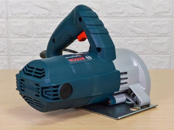 "Đường Cắt Hoàn Hảo: Máy Cắt Gạch Bosch GDC 140 – Khắc Phục Mọi Thách Thức!"