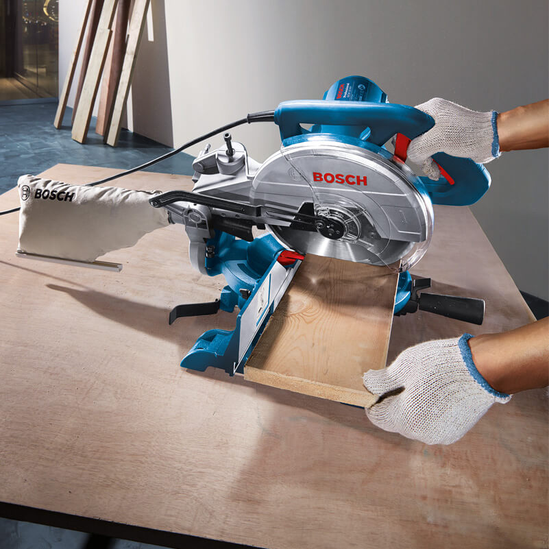 "Đường Cắt Nhôm Hoàn Hảo: Máy Cắt Nhôm Bosch GCM 10 MX – Chi Tiết Vượt Trội Cho Mọi Công Trình!"