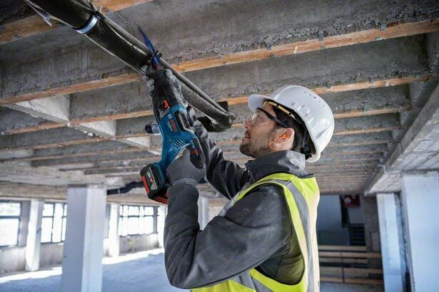 Giải Phóng Sức Mạnh Cắt Tuyệt Hảo: Khám Phá Máy Cưa Kiếm Bosch GSA 185-LI (SOLO) MỚI – Đỉnh Cao Công Nghệ!
