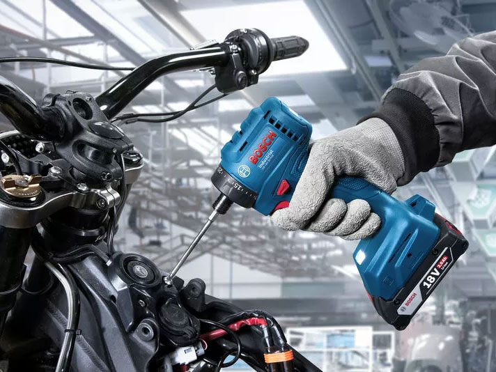 Khuấy Đảo Mọi Công Trình: Vì Sao Máy Khoan Vặn Vít Pin 18V Bosch GSR 18V-30 PHX Là "Người Bạn Vàng" Của Thợ Chuyên Nghiệp?