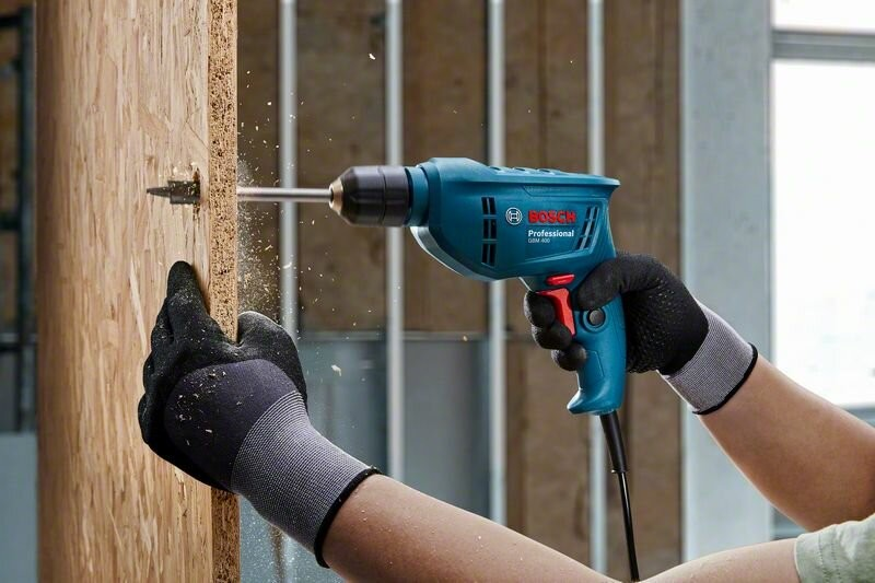 Sức Mạnh Đáng Nể Trong Thiết Kế Gọn Gàng: Khám Phá Máy Khoan Bosch GBM 400!