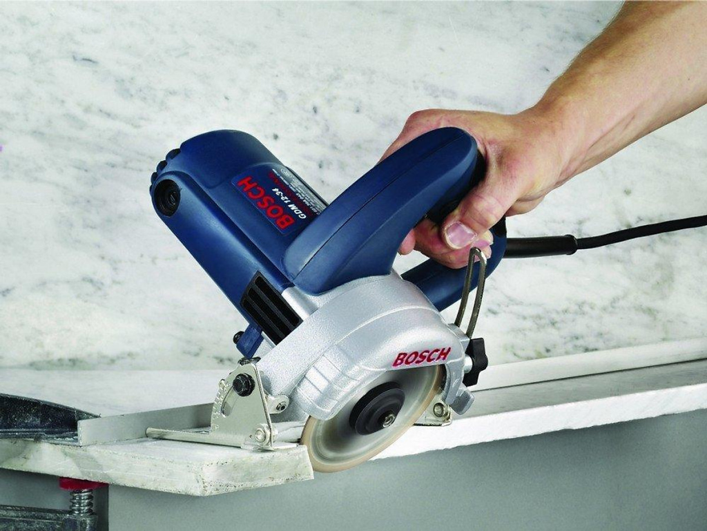 "Sức Mạnh Tuyệt Đối: Máy Cắt Gạch Bosch GDM 13-34 – Chinh Phục Mọi Loại Đá!"