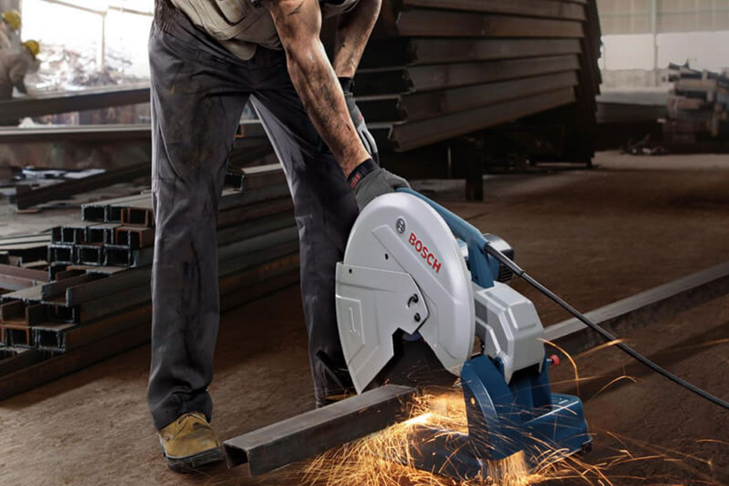 "Sức Mạnh Vượt Trội: Máy Cắt Sắt Bosch GCO 220 – Biến Thách Thức Thành Hoàn Hảo!"