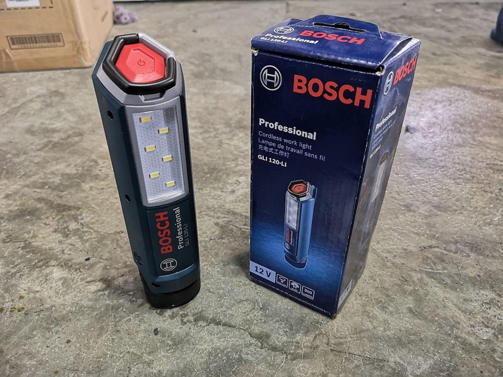 Đèn Pin Bosch GLI 120-LI: Sáng Bừng Không Gian Làm Việc