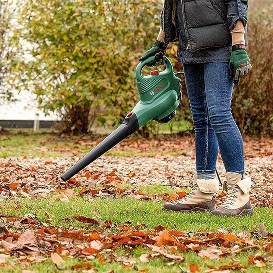 Khám phá Máy thổi và hút lá chạy điện Bosch UniversalGardenTidy 3000