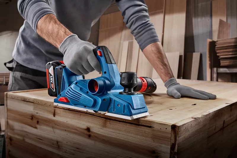 Máy Bào Dùng Pin Bosch GHO 185-LI (SOLO): Tự Do Khắc Ghi Sự Hoàn Hảo Trên Từng Thớ Gỗ!