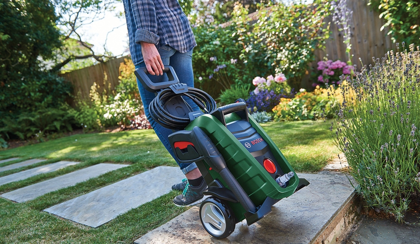 Máy Phun Rửa Áp Lực Bosch UniversalAquatak 125 - Sức Mạnh Đa Năng